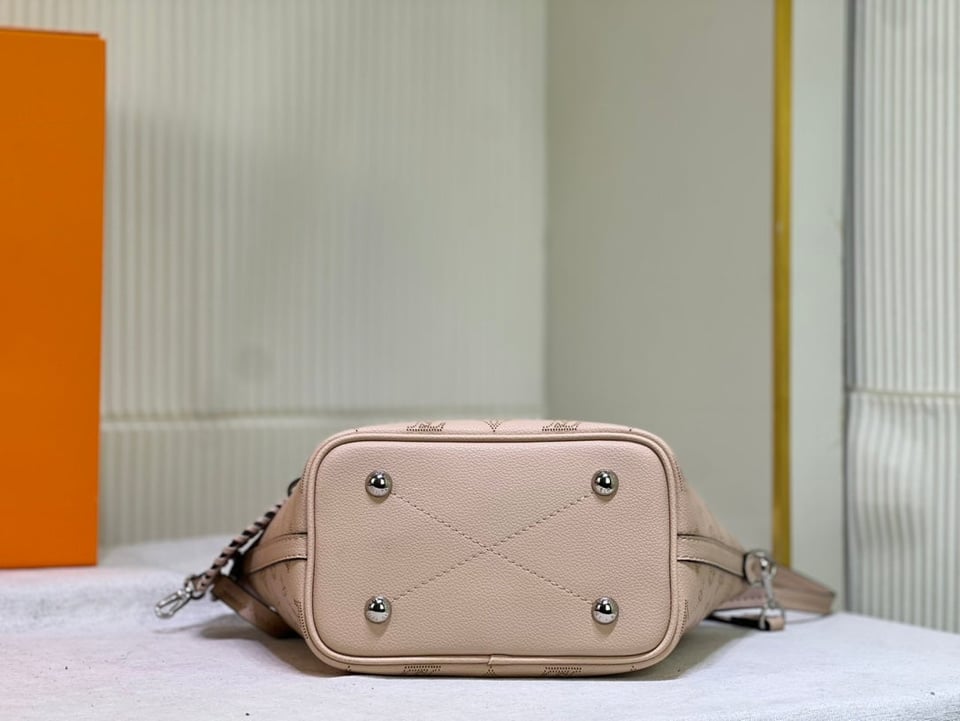 Louis Vuitton Blossom Pm Bag Nude 20Cm view 5