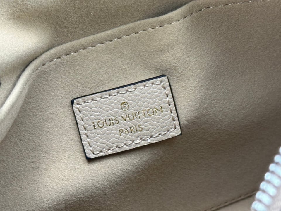 Louis Vuitton Hand It All Pm Galet 29Cm M24255 view 3