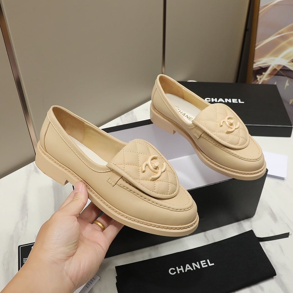 Chanel Cc Nib Turnlock Moccasins Flat Loafers Light Yellow G45474 B15482 Nt966 view 4