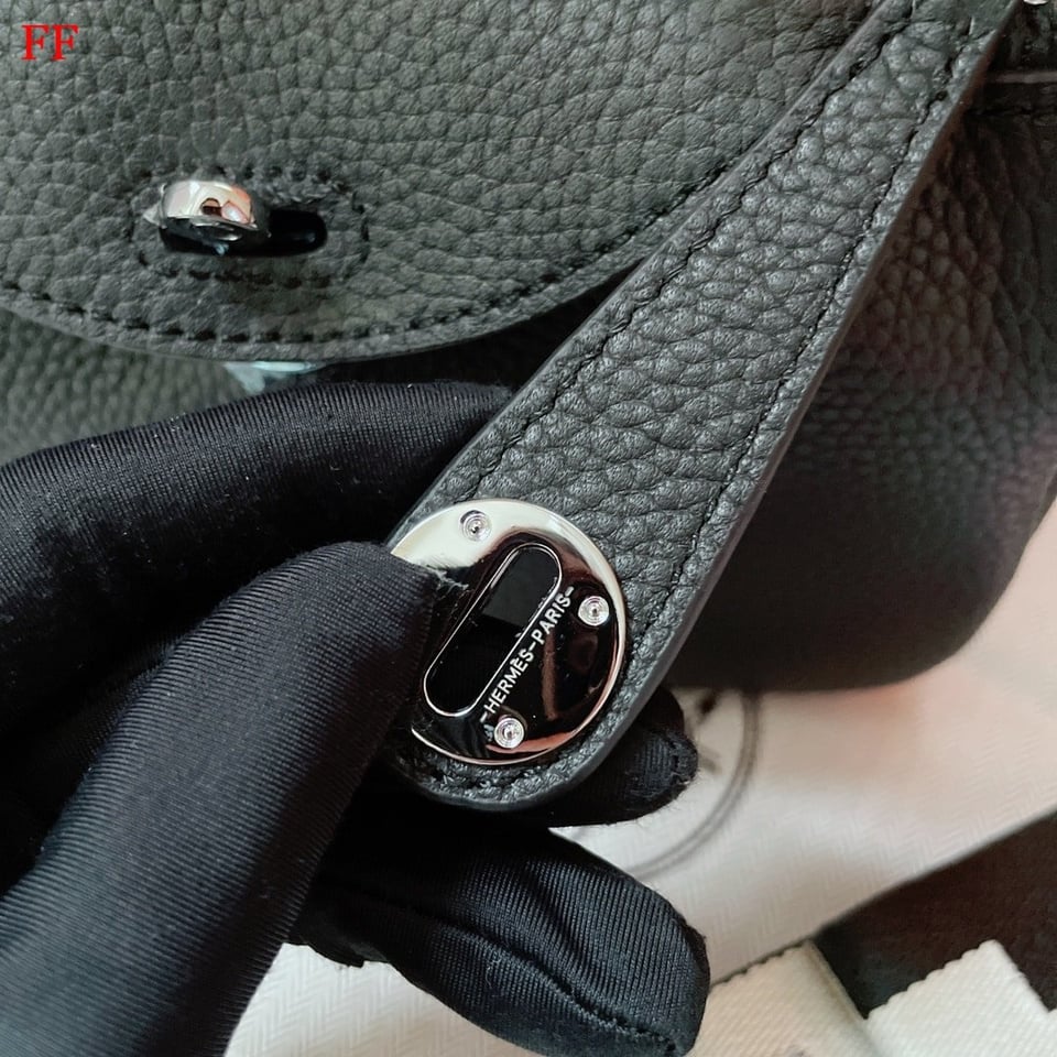 Hermès Lindy Mini 20 Black Clemence Leather with Palladium Hardware 20cm view 7