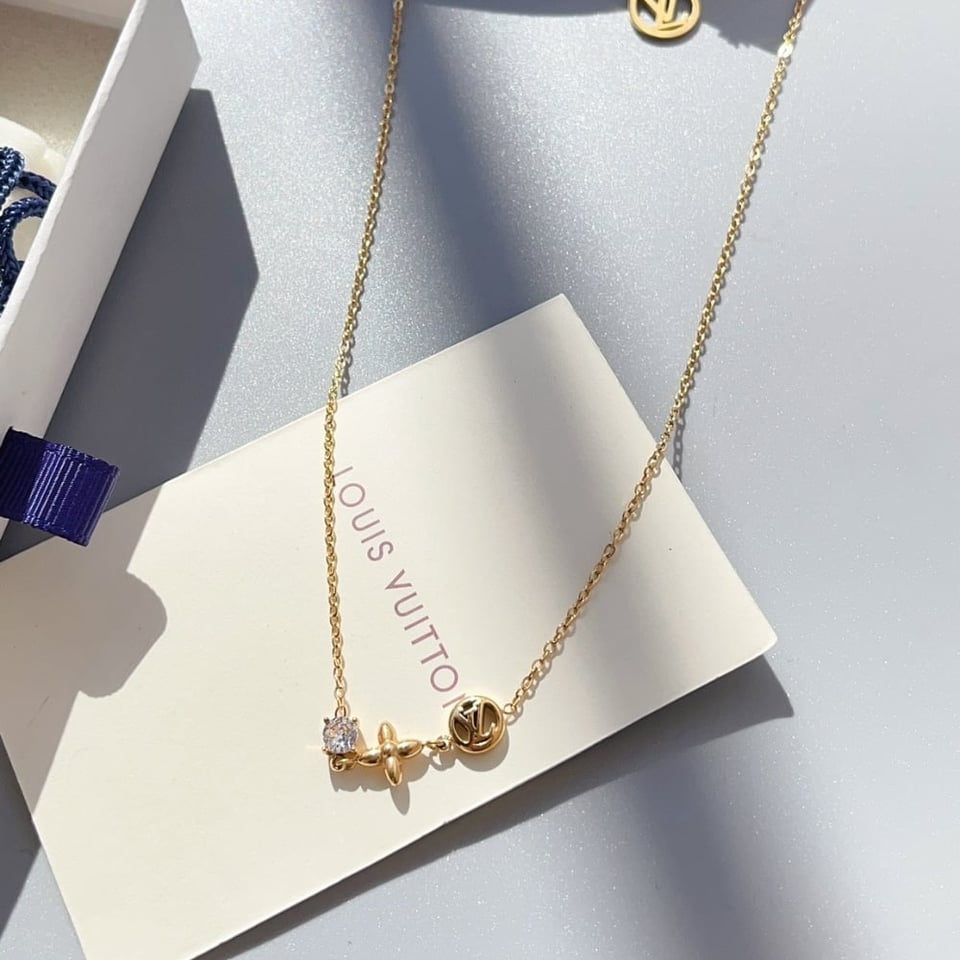 Louis Vuitton Petit Louis Necklace M00368 view 3