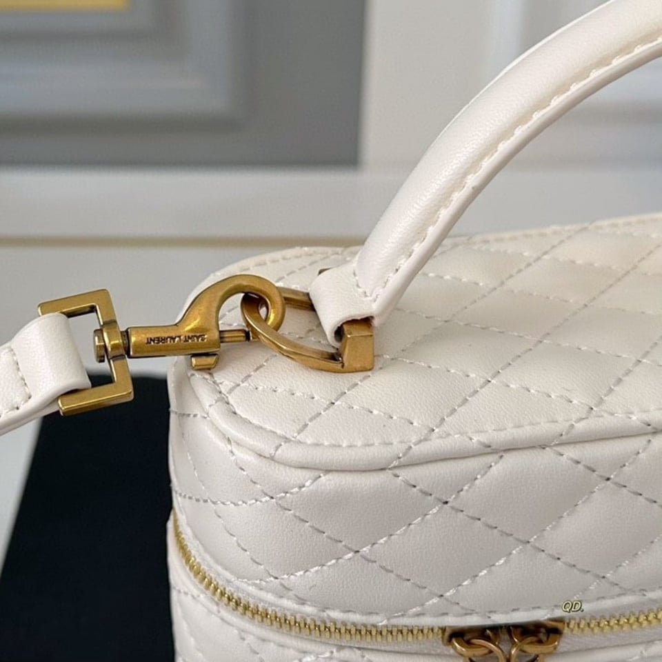 Saint Laurent Gaby Vanity Bag In Blanc Vintage 18Cm view 7