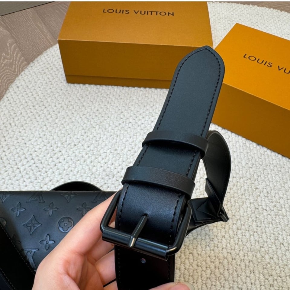 Louis Vuitton Rush Bumbag Monogram Shadow Calfskin Leather Black 31Cm M47058 view 6
