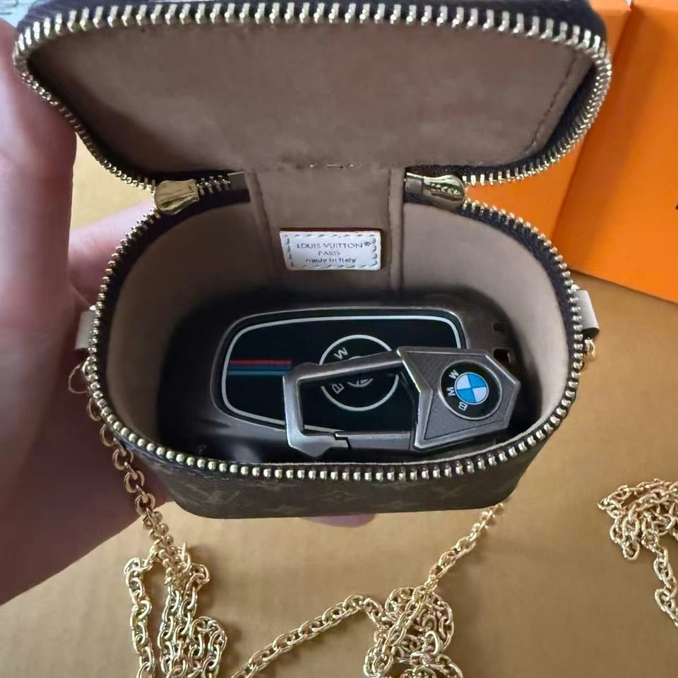 Louis Vuitton Micro Vanity Case 10.2cm/4in Monogram M03772 view 5