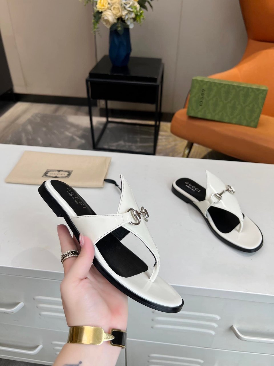 Gucci Women’S Thong Sandal With Horsebit White view 8