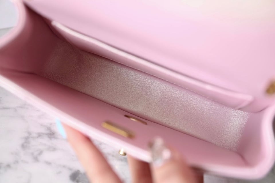 Chanel 24P Mini Flap Bag 17Cm Pearlescent Pink Lambskin Pearl Chain view 9