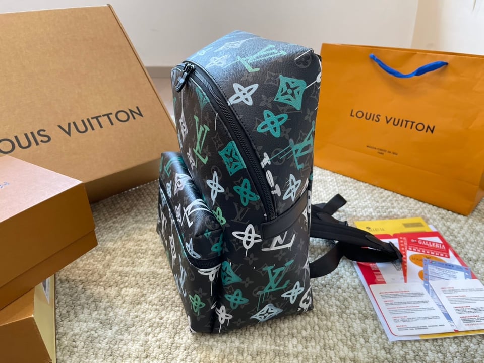 Louis Vuitton Discovery Backpack Graffiti Green 36Cm M21395 view 3