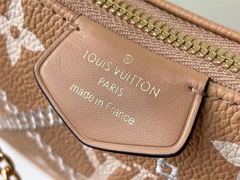 Louis Vuitton Easy Pouch On Strap 19Cm Beige view 8