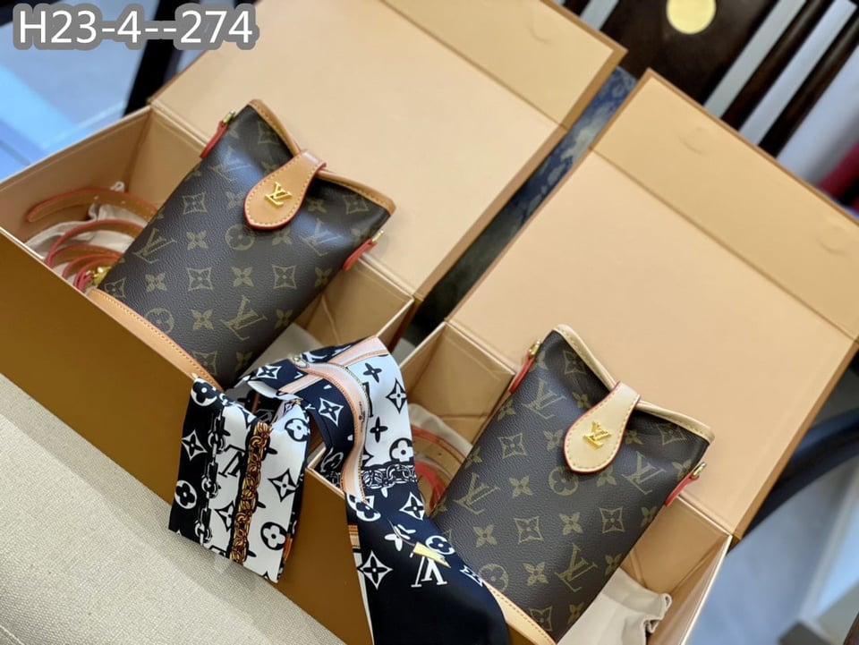 Louis Vuitton Fold Me Pouch Beige 19Cm M80874 view 4
