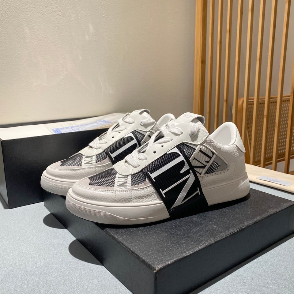Valentino Vl7N Low-Top Sneaker In Calfskin And Mesh Fabric With Bands Black view 3