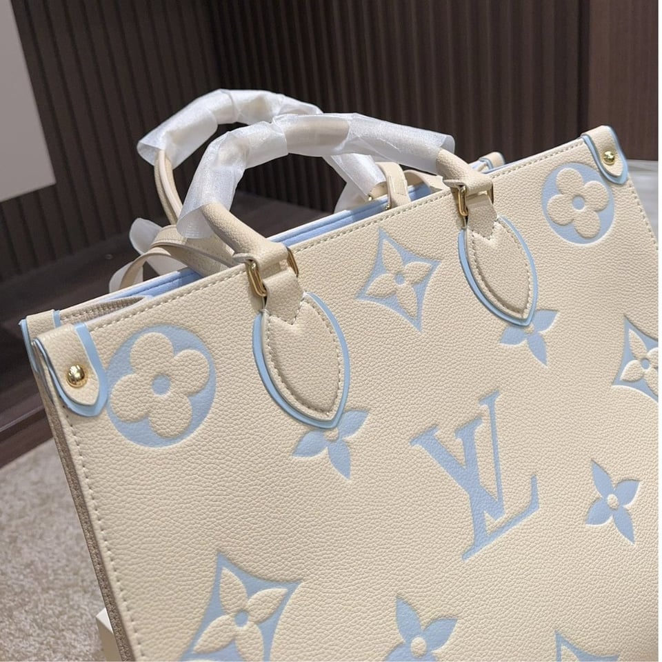 Louis Vuitton Onthego Pm Candy Blue 25Cm M46833 view 4