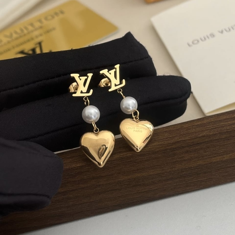 Louis Vuitton Lv Heart Earrings Gold M01011 view 2
