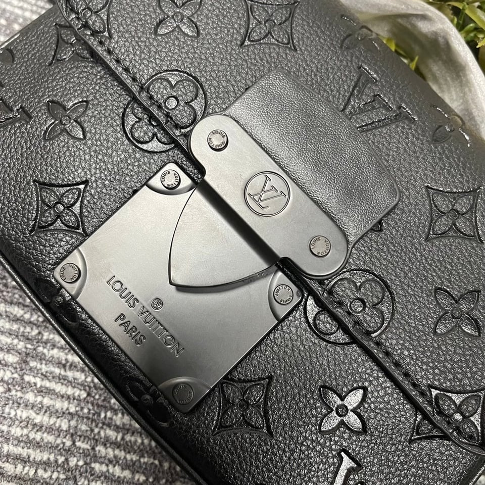 Louis Vuitton S Lock Sling Monogram Black Bag 21Cm M58487 view 9
