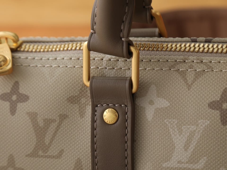 Louis Vuitton Keepall Bandoulière Bag 25cm/9.8in Sand Beige Monogram M29272 view 7