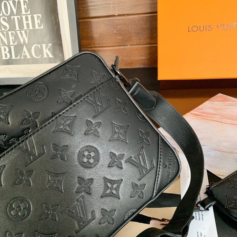 Louis Vuitton Duo Messenger Bag Black 25Cm M69827 view 10