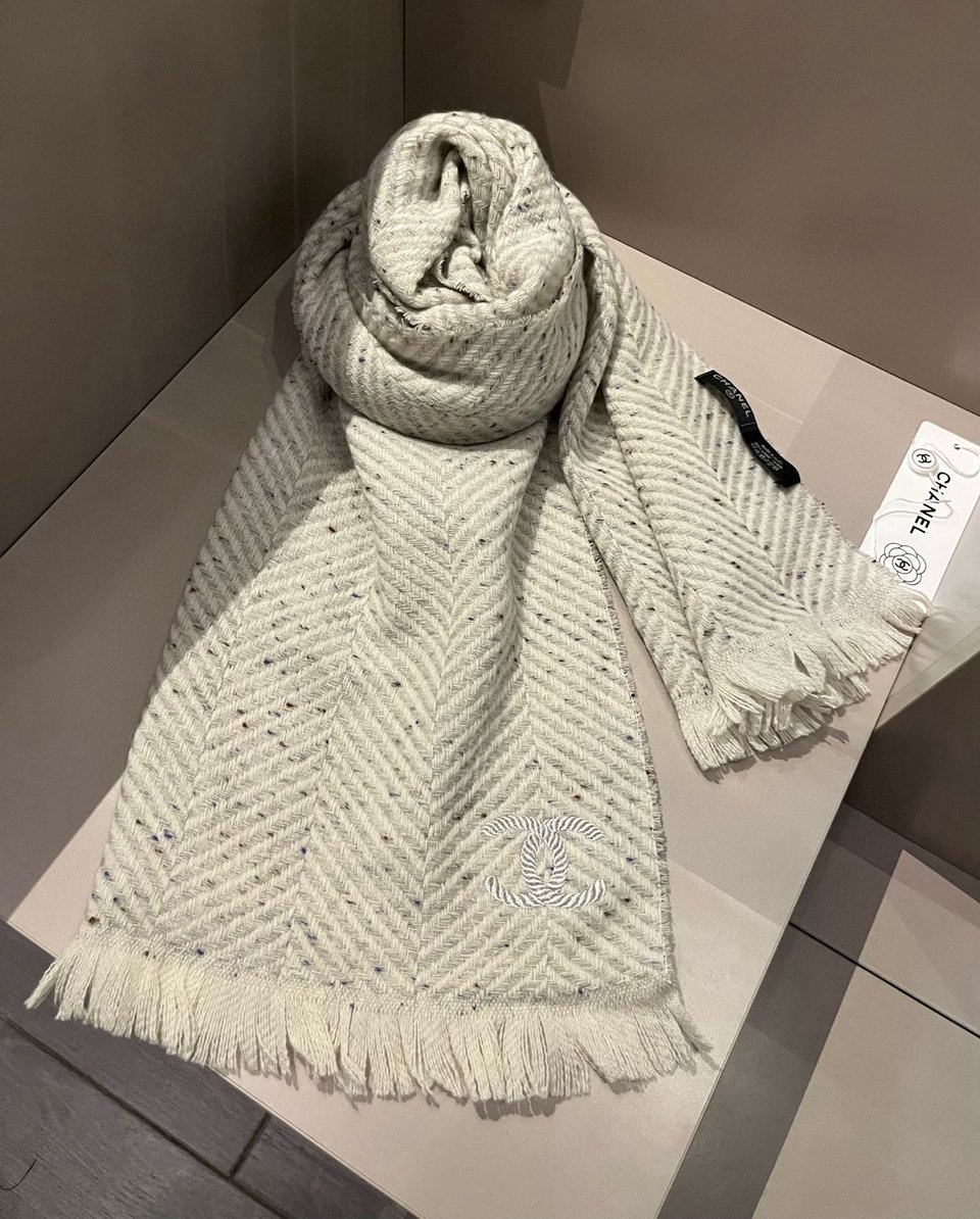 Chanel Cashmere Scarf Chevron White For Women 180cm view 2