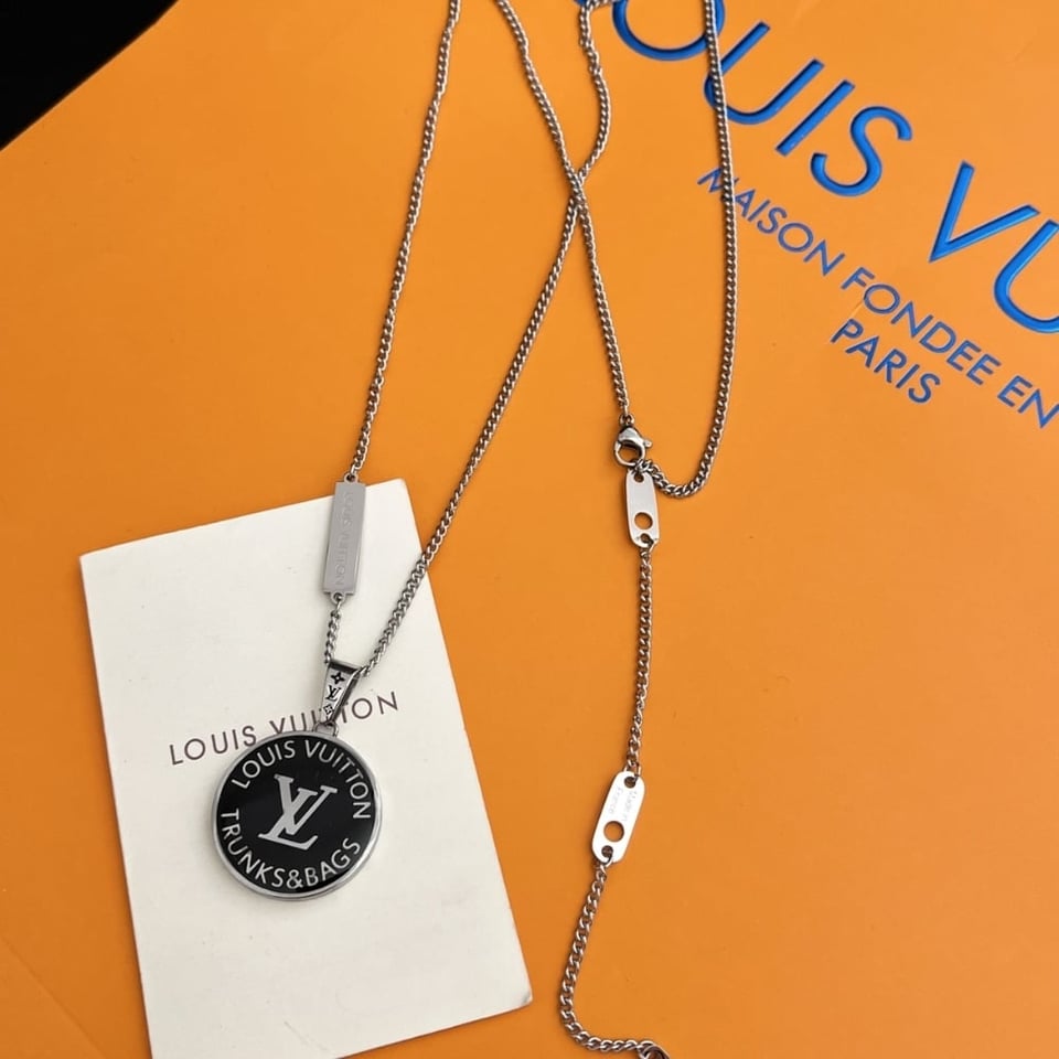Louis Vuitton Lv Award Pendant M00911 view 2