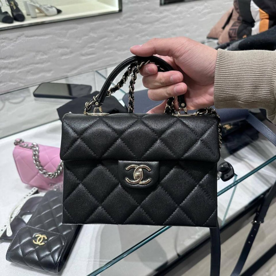 Chanel Small Flap Kelly Bag With Top Handle in Grained Calfskin view 3