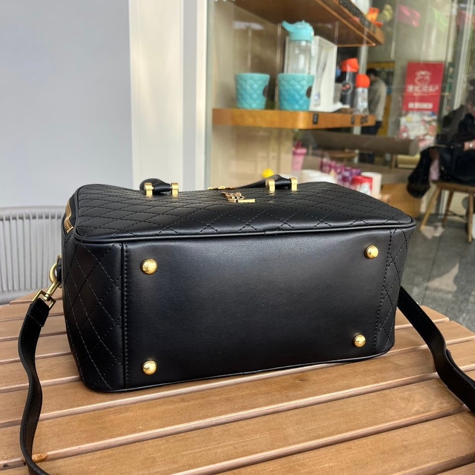 Saint Laurent Lyia Duffle In Quilted Black 31Cm view 6