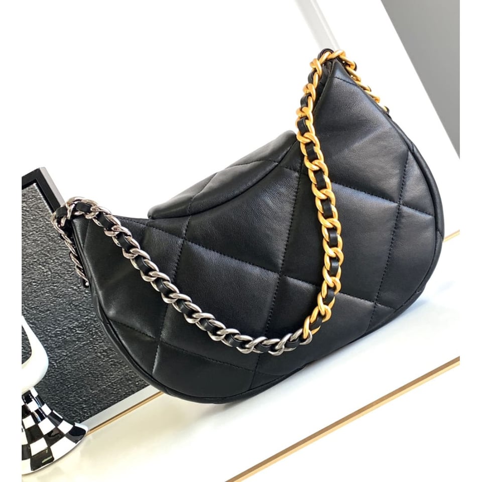 Chanel 19 Hobo Bag Black Quilted Lambskin 24cm view 8