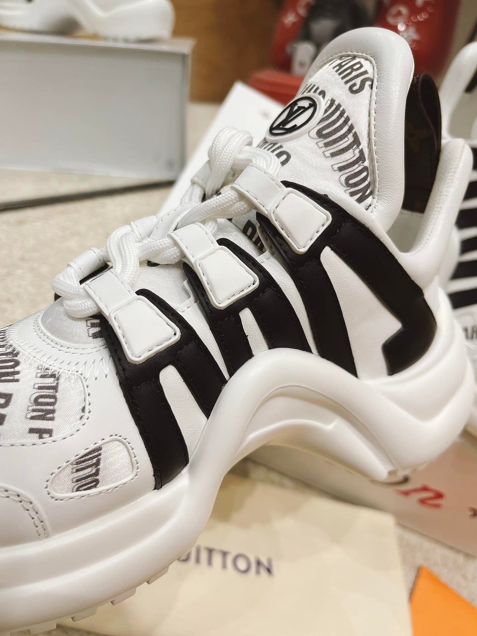 Louis Vuitton Tenis Archlight Sneakers 1A9D3Y view 4