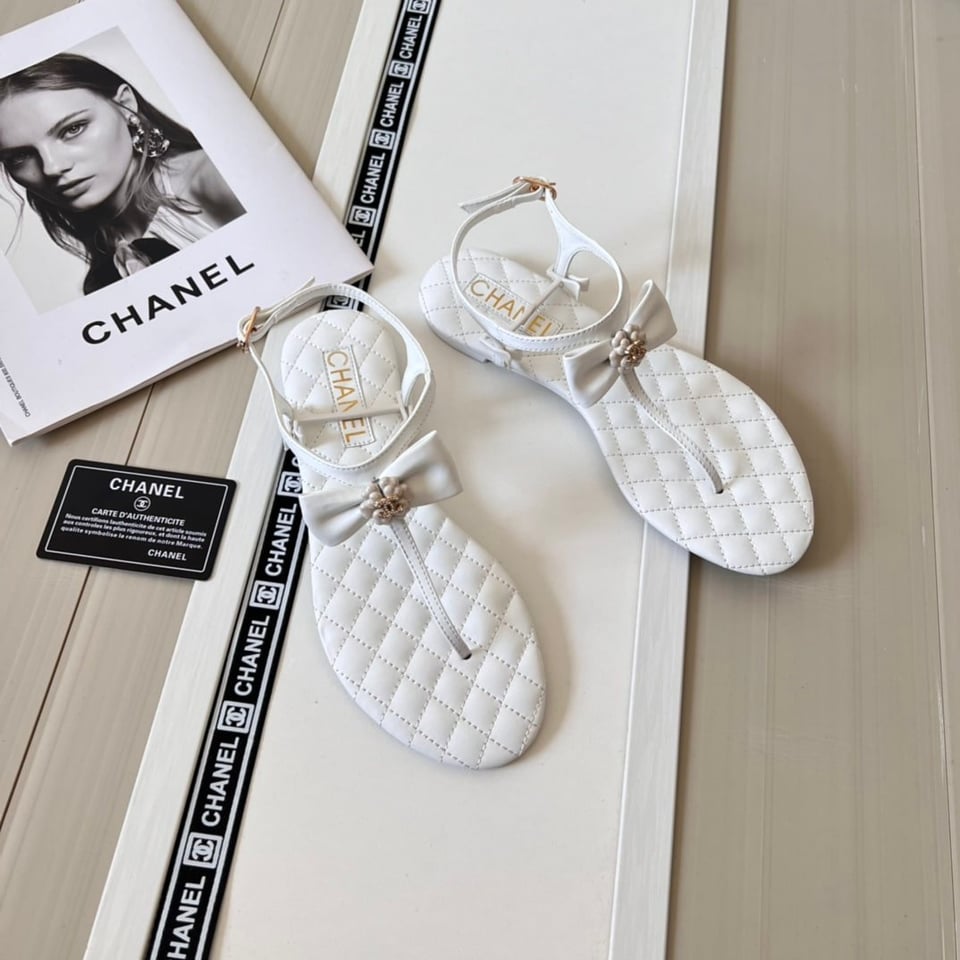Chanel White Quilted Leather With White Camellia Cc Logo Bow Thong Sandals view 10