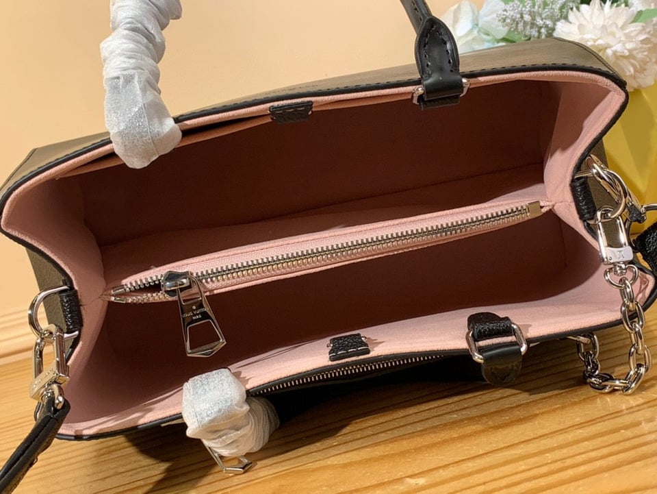 Louis Vuitton Marelle Tote Mm 30Cm Black view 4