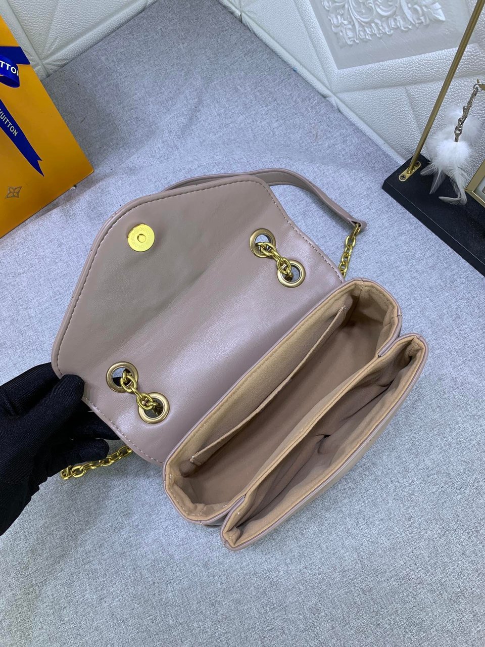 Louis Vuitton New Wave Chain Bag Taupe Fonc Brown 21Cm view 8