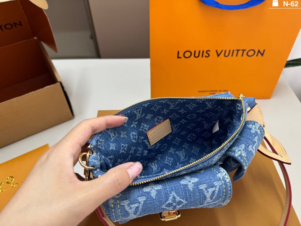 Louis Vuitton Accessoire Cargo Pochette Bag 23.5cm M27602 view 3