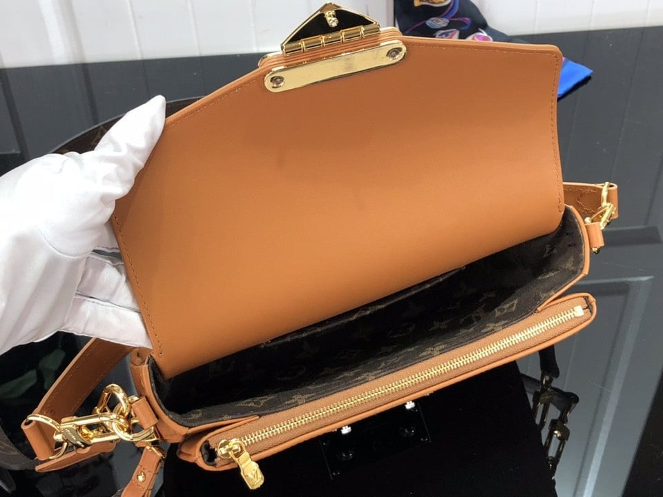 Louis Vuitton Swing 24Cm Hazelnut Brown view 9