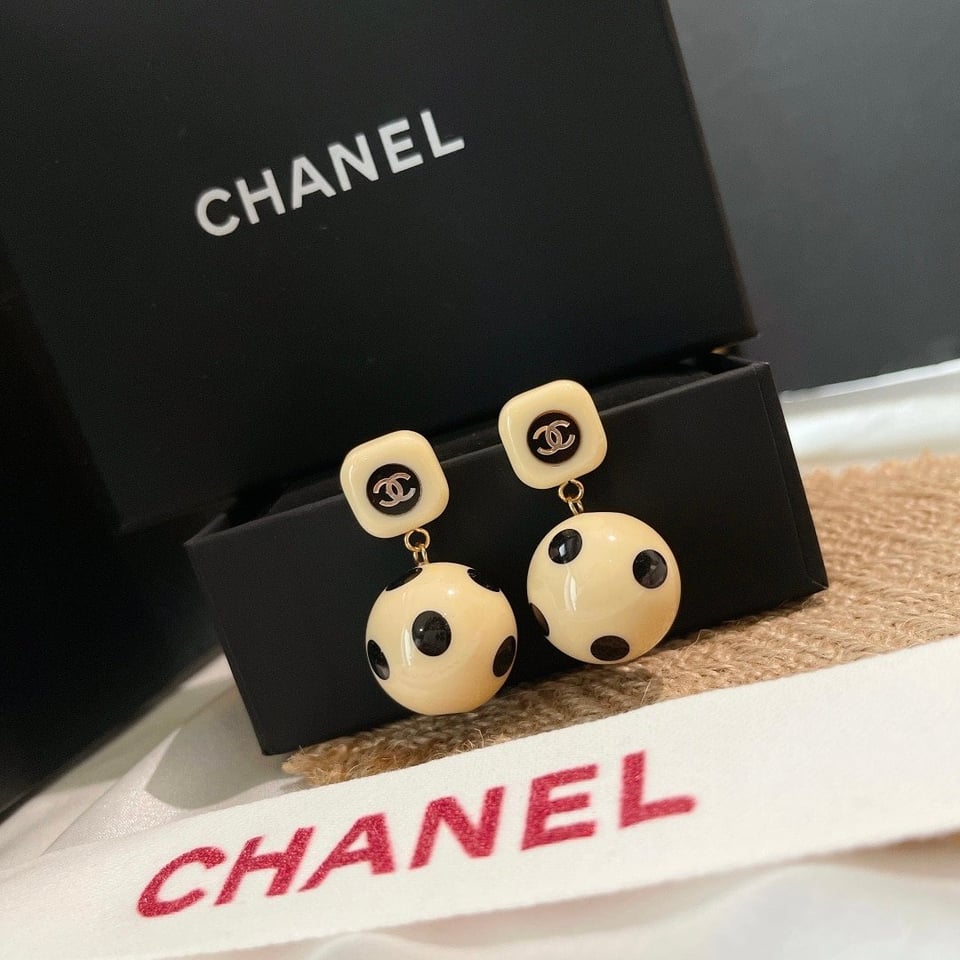 Chanel Ball Beige Earrings view 4