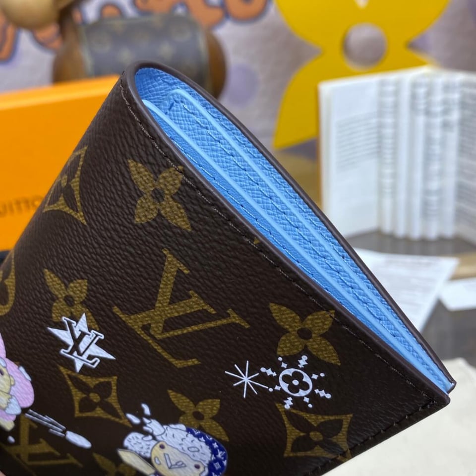 Louis Vuitton Passport Cover 2024 view 6