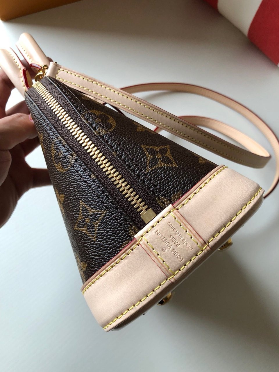 Louis Vuitton Alma Monogram 23cm view 8