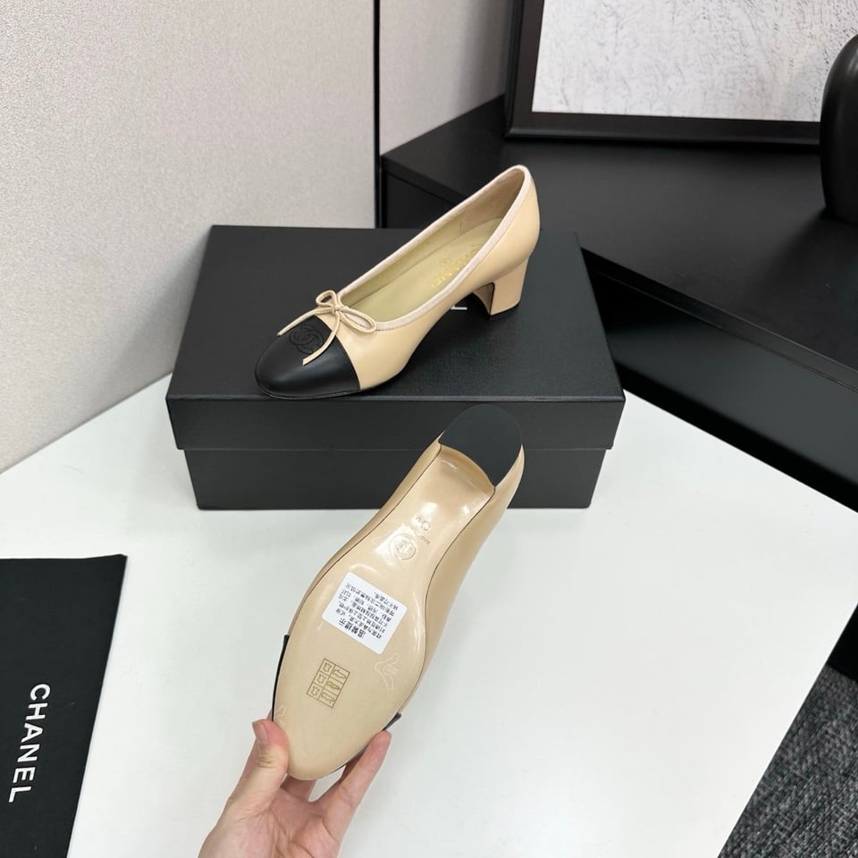 Chanel CC Cap Toe Mid Heel Pumps Beige/Black – Heel 4.5cm view 7