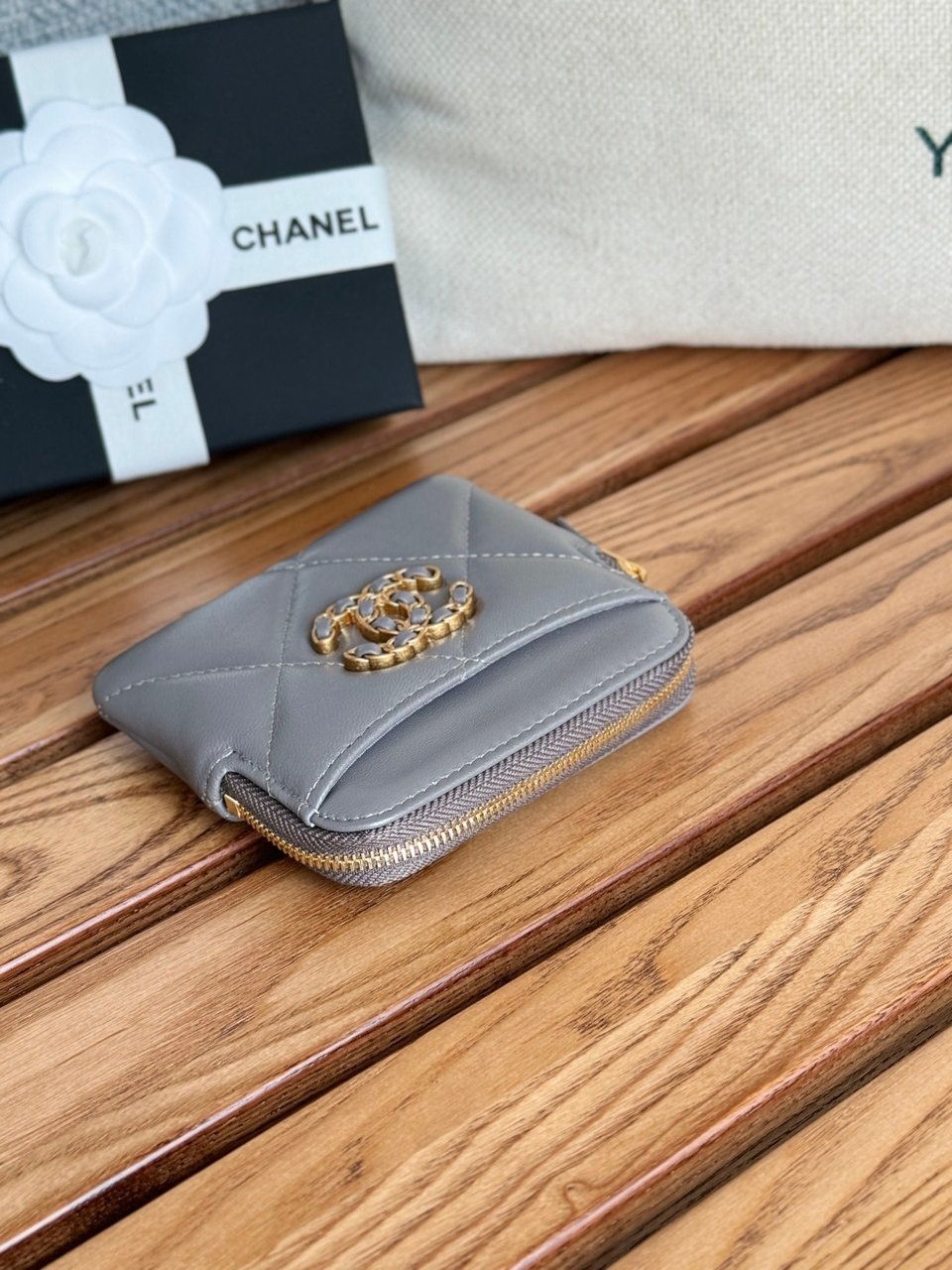 Chanel 19 Zipped Coin Purse 11Cm Grey Lambskin Gold Hardware view 8
