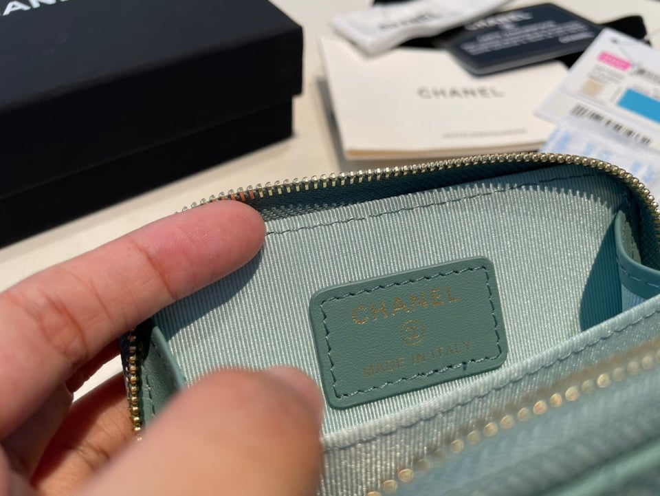 Chanel Zipped Coin Purse 11 Sapphire Grained Calfskin view 5