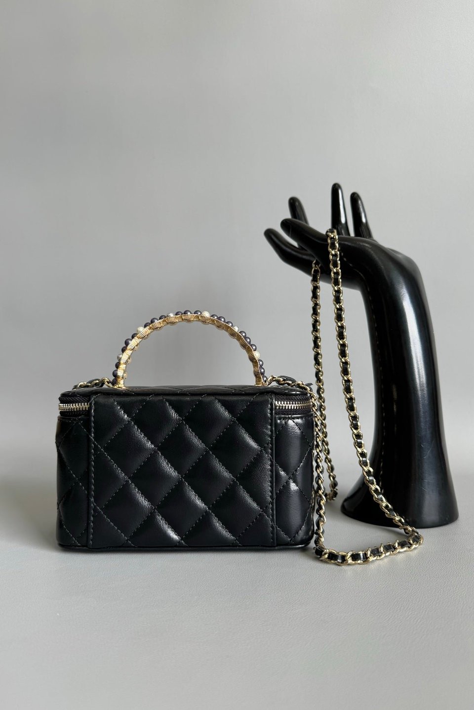 Chanel Vanity Case Pearl 17Cm Black Lambskin Gold Hardware view 3