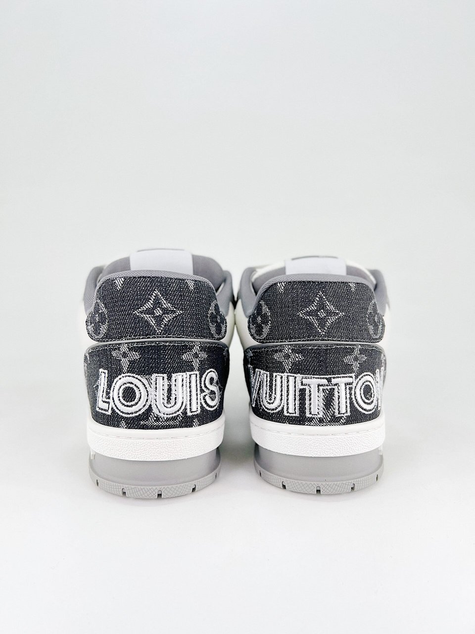 Louis Vuitton Lv Trainer Sneakers Grey 1Adf0U view 5