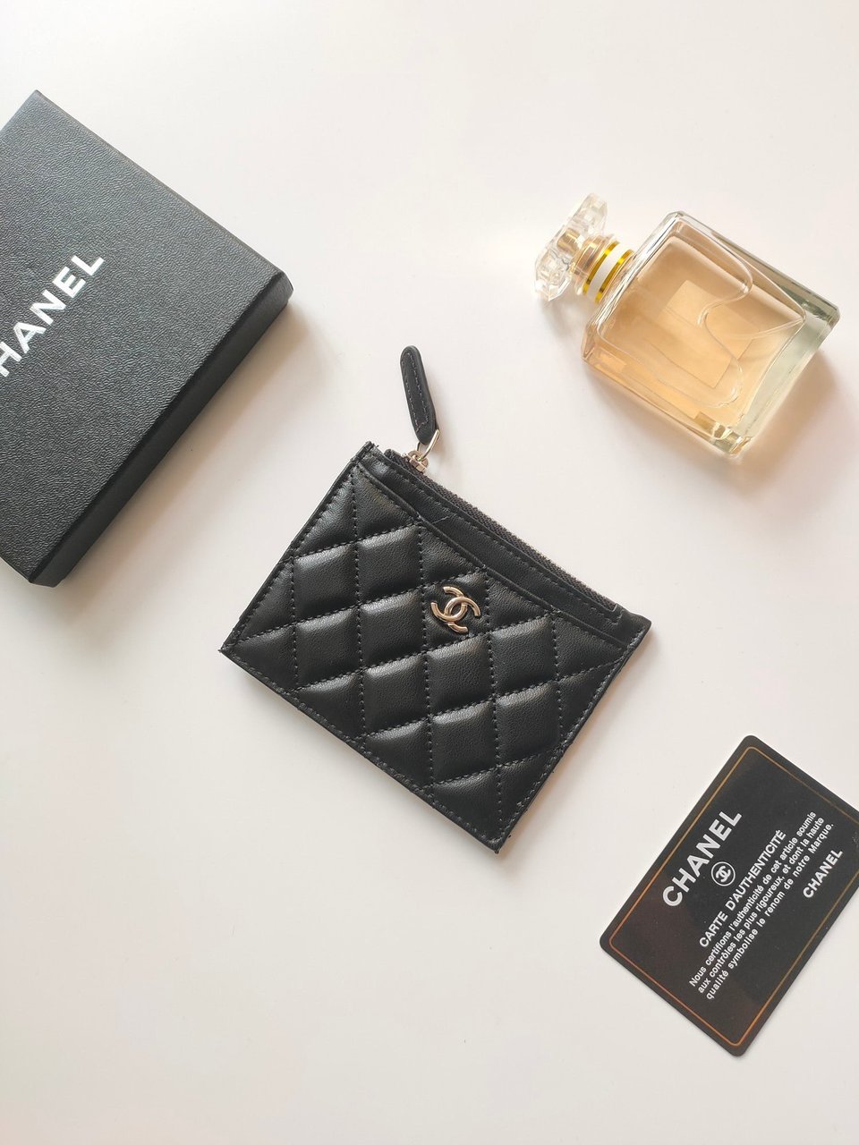Chanel Zipped Card Holder 11.5 Black Calfskin Gold Icon view 4
