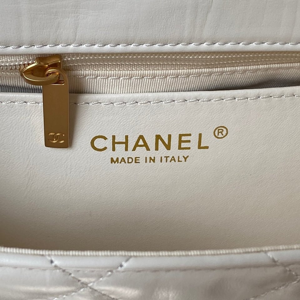 Chanel 23K 13,5Cm White Calfskin Gold Hardware view 6