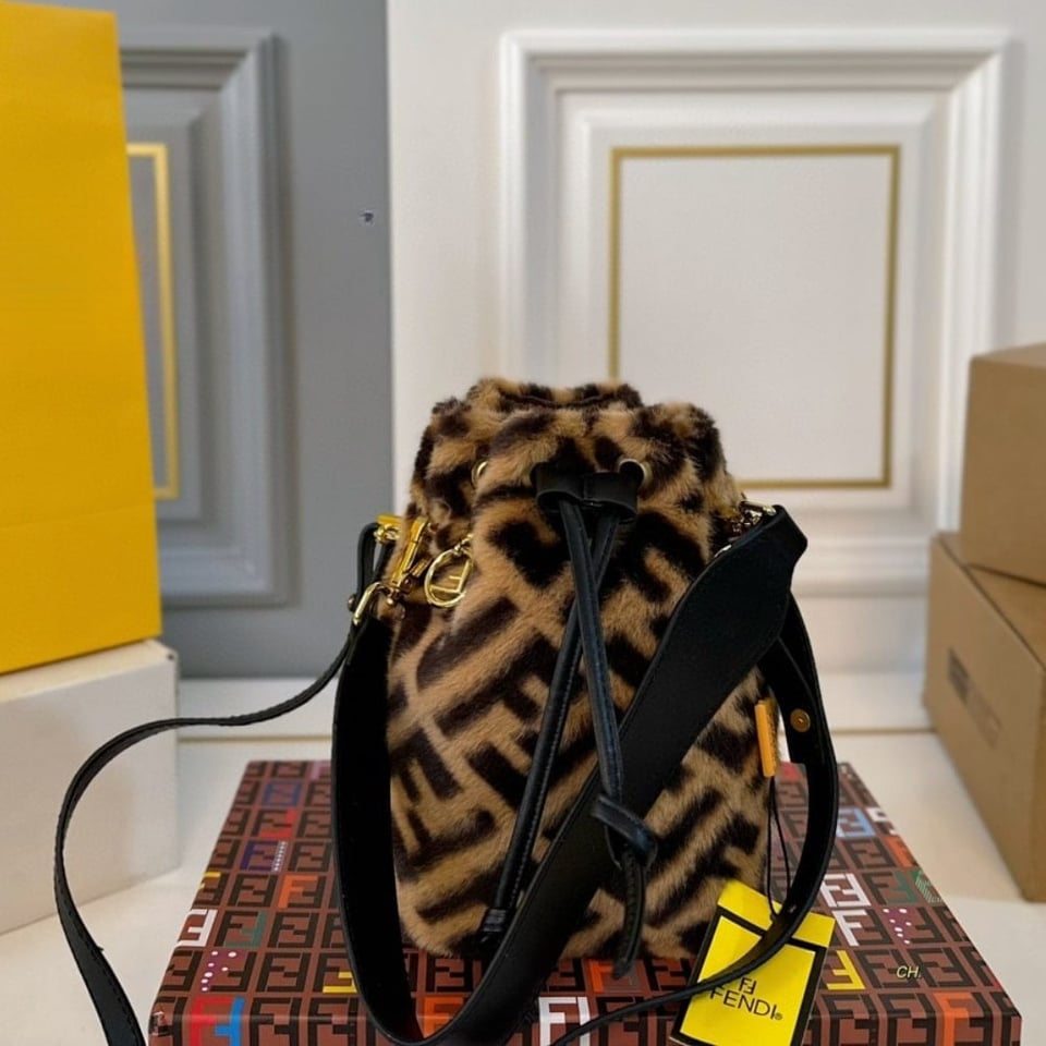 Fendi Mon Tresor Sheepskin Bag Brown 20Cm view 9