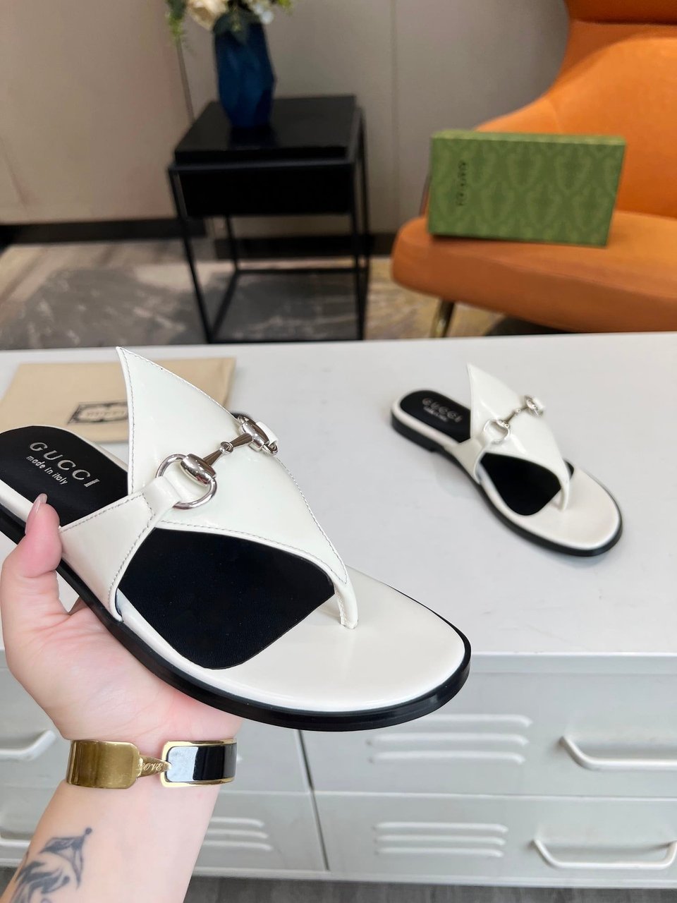 Gucci Women’S Thong Sandal With Horsebit White view 7