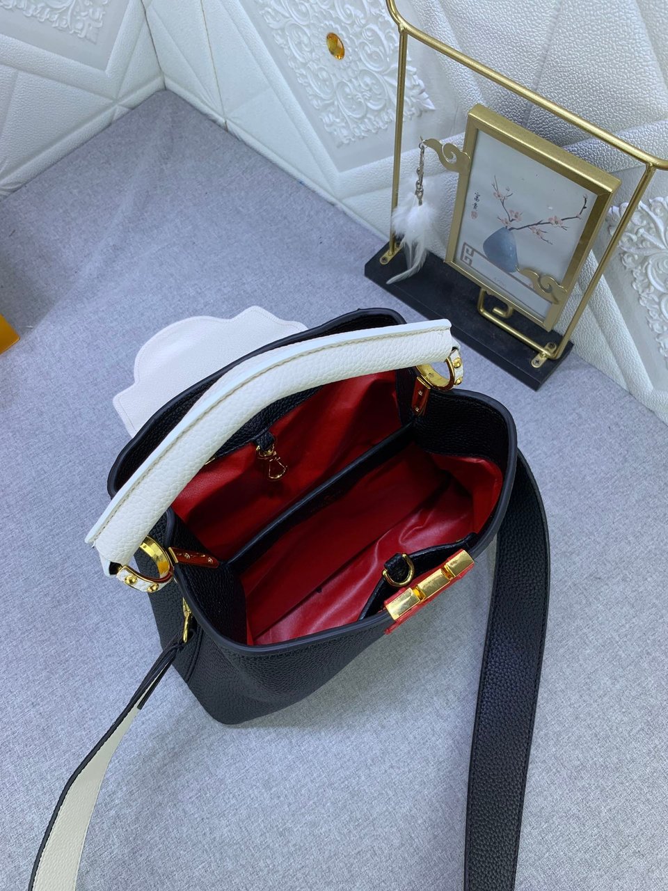 Louis Vuitton Capucines Bb Black Greige 27Cm view 3