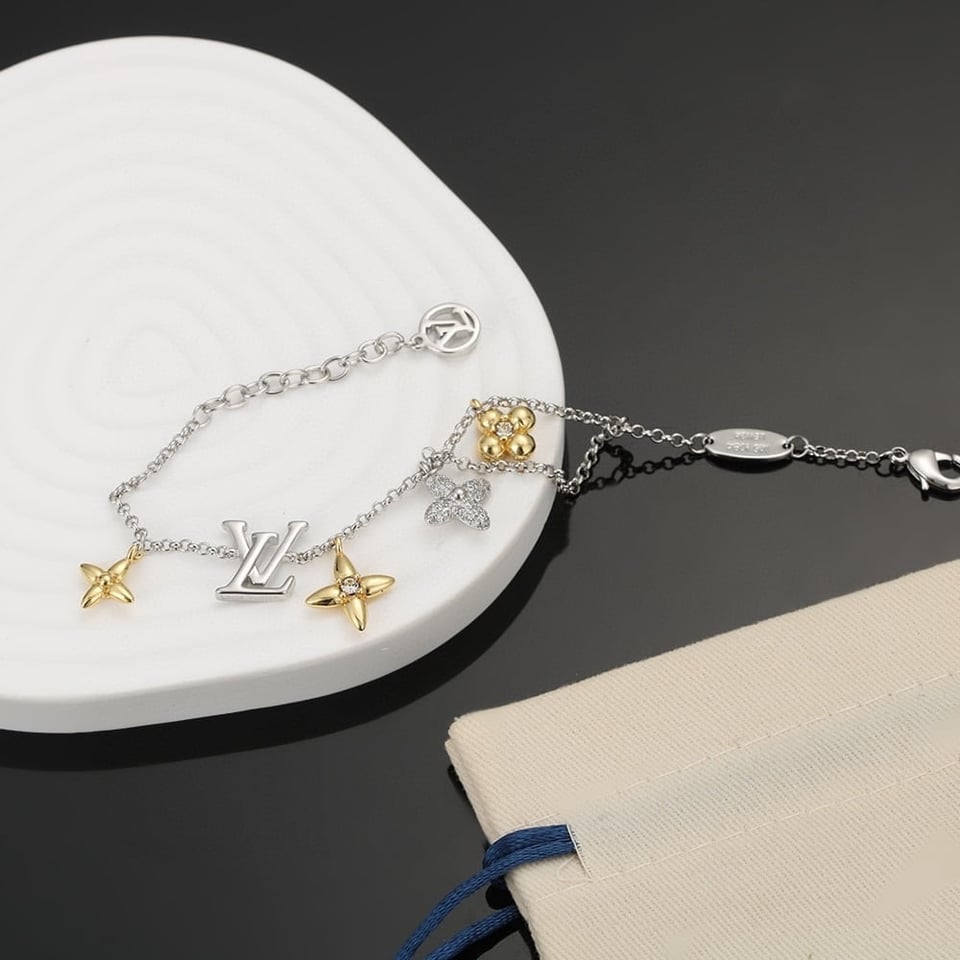 Louis Vuitton Lv Gram Bracelet With Flower Charms White Gold view 2
