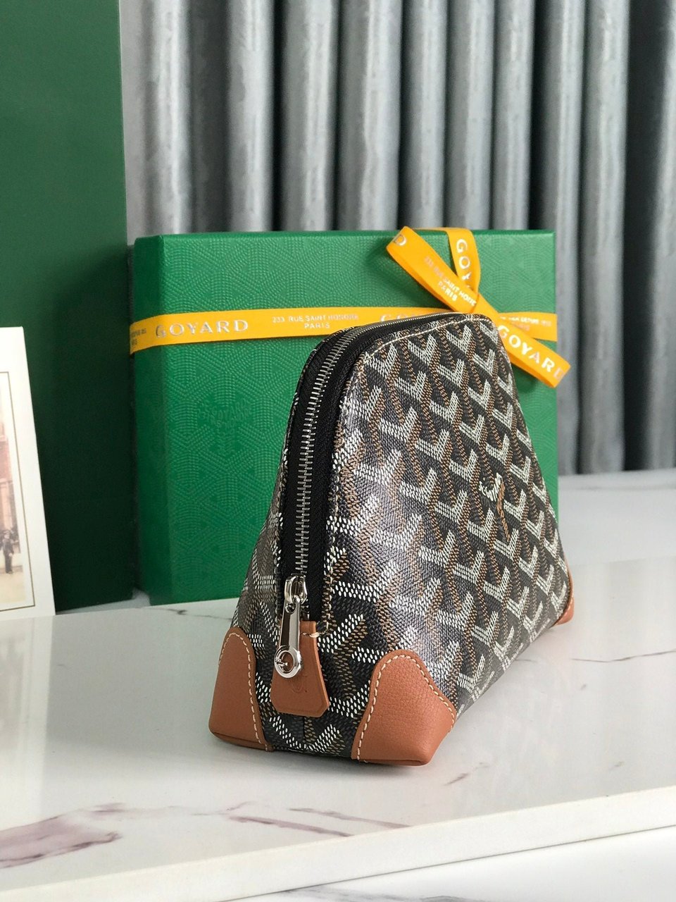 Goyard Vendôme Cosmetic Pouch 17cm Black Goyardine Canvas And Tan Calfskin Trim view 4
