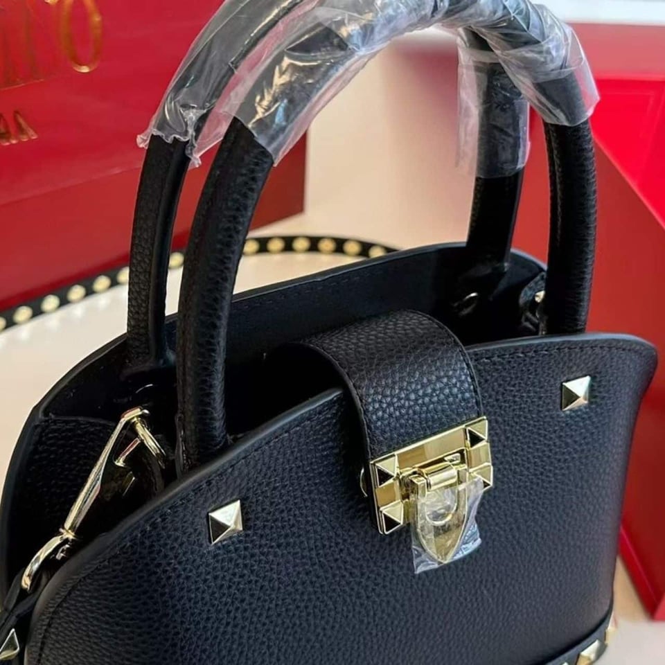 Valentino Garavani Rockstud Handbag In Grainy Black 21Cm view 9