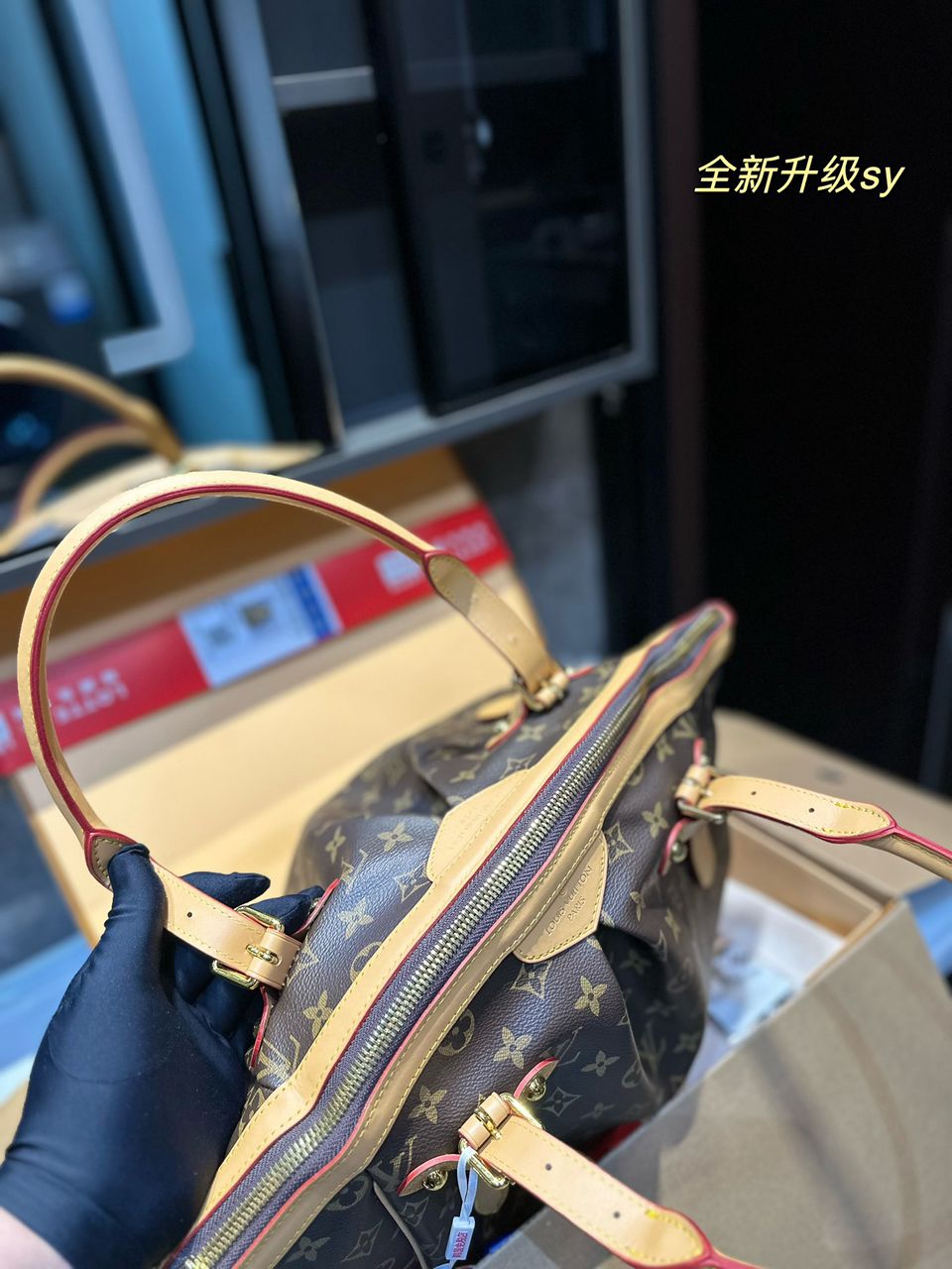 Louis Vuitton Monogram Tivoli Gm Bag 32Cm view 4