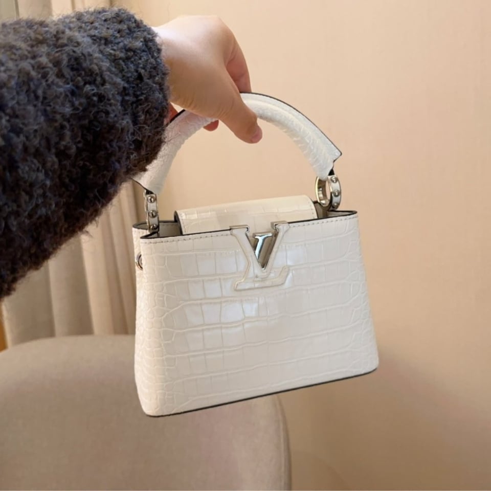 Louis Vuitton Capucines Mini White 21Cm N93701 view 4
