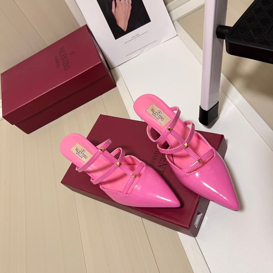 Valentino Garavani Rockstud Wispy Mule In Calfskin Magenta view 3