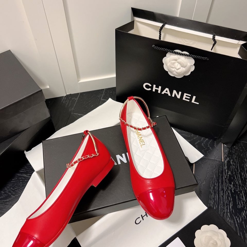 Chanel Interlocking Cc Logo Ballet Flats Red view 8